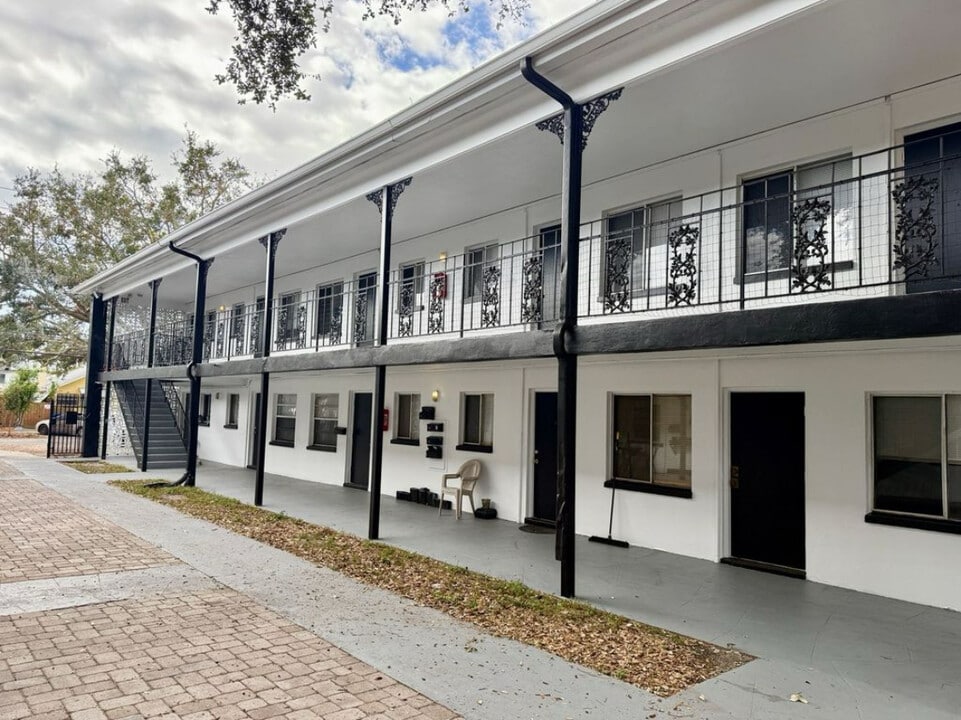 3433 3rd Ave S in St. Petersburg, FL - Foto de edificio