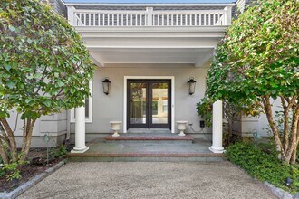 15 S Hill St in Southampton, NY - Building Photo - Building Photo