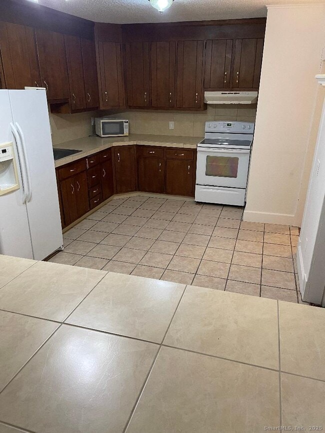 46 Stearns St in Bristol, CT - Building Photo - Building Photo