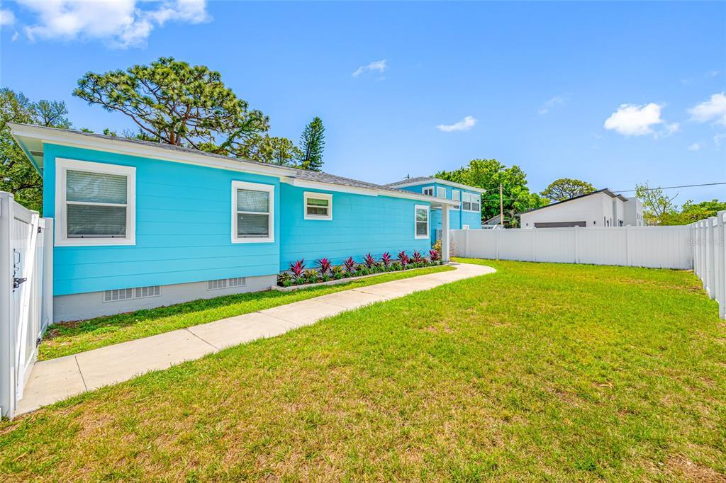 255 37th St N in St. Petersburg, FL - Building Photo