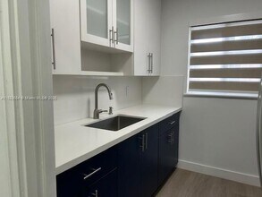 2352 NW 15th St in Miami, FL - Building Photo - Building Photo