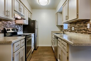 Colonia in Phoenix, AZ - Building Photo