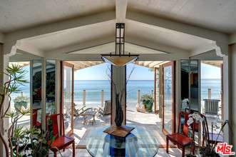 18842 Topanga Beach Dr in Malibu, CA - Building Photo - Building Photo