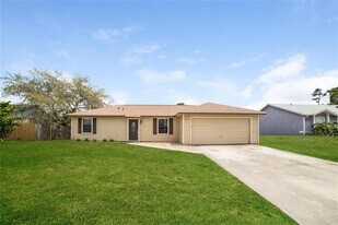 631 Blackstone Ave in Deltona, FL - Building Photo