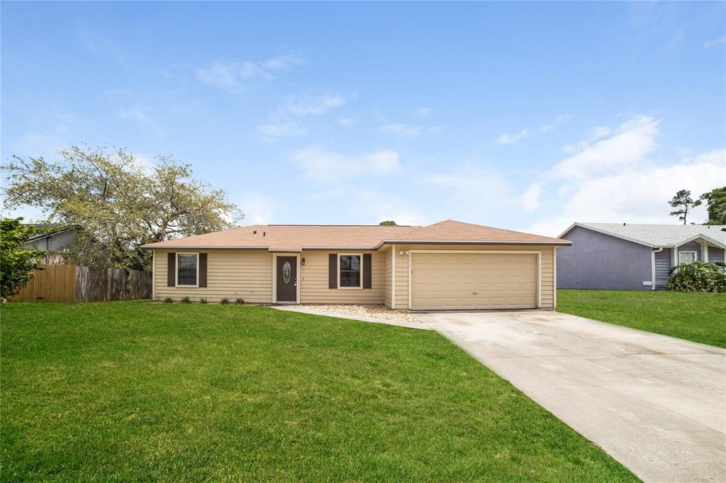 631 Blackstone Ave in Deltona, FL - Building Photo