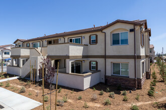 LAS CASITAS in Hesperia, CA - Foto de edificio - Building Photo