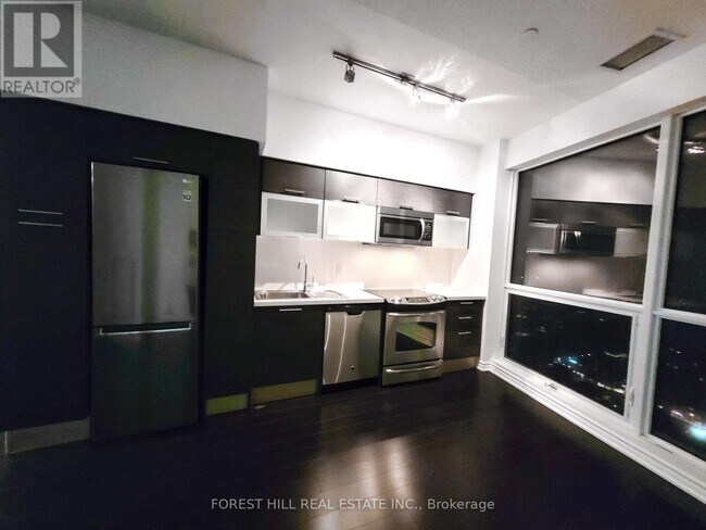 property at 386-4386 Yonge St