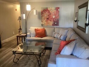 565 Peerless Way, Unit 108 in Tracy, CA - Building Photo - Building Photo