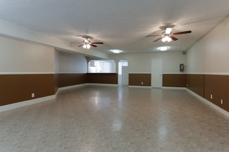 Studio Pointe Apartments in North Hollywood, CA - Building Photo - Interior Photo