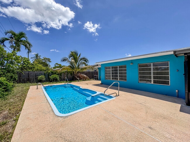 property at 1326 Lake Erie Dr