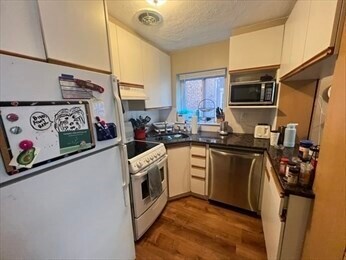 133 Beaconsfield Rd, Unit 21 in Brookline, MA - Building Photo - Building Photo
