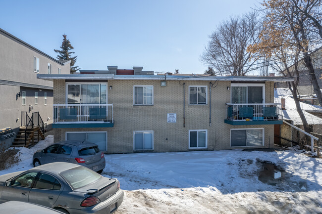 128 23 Av NE in Calgary, AB - Building Photo - Building Photo