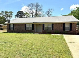 710 Summer Ln in Prattville, AL - Building Photo
