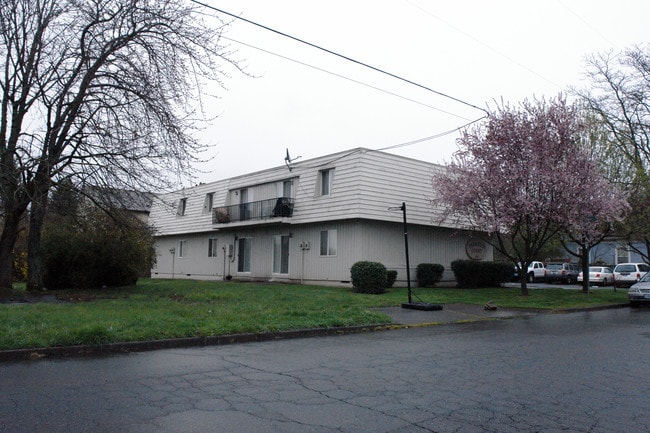 Princeton Court Apartments in Portland, OR - Building Photo - Building Photo