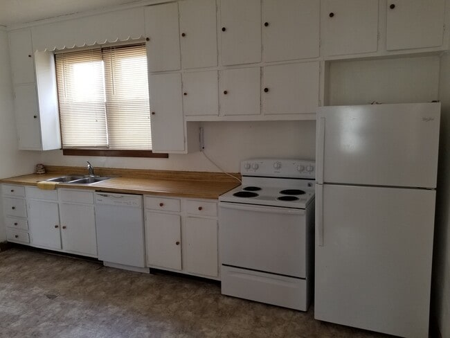 809 W Pasewalk Ave in Norfolk, NE - Building Photo - Building Photo
