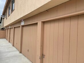 988 Valencia St, Unit 4 in Costa Mesa, CA - Building Photo - Building Photo