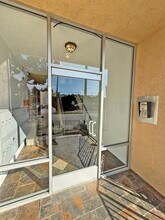 5000 Whitsett Ave in Los Angeles, CA - Building Photo - Building Photo