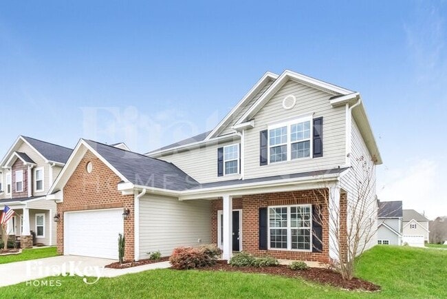 746 Breeders Cup Dr in Whitsett, NC - Building Photo - Building Photo