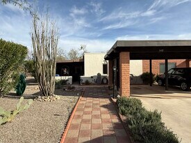 348 W Via Del Heroe in Green Valley, AZ - Building Photo