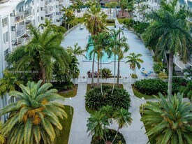 496 NW 165th St in Miami, FL - Building Photo