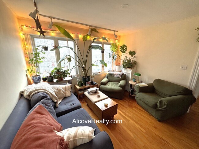 19 Sartwell Ave, Unit 3 in Somerville, MA - Building Photo - Building Photo