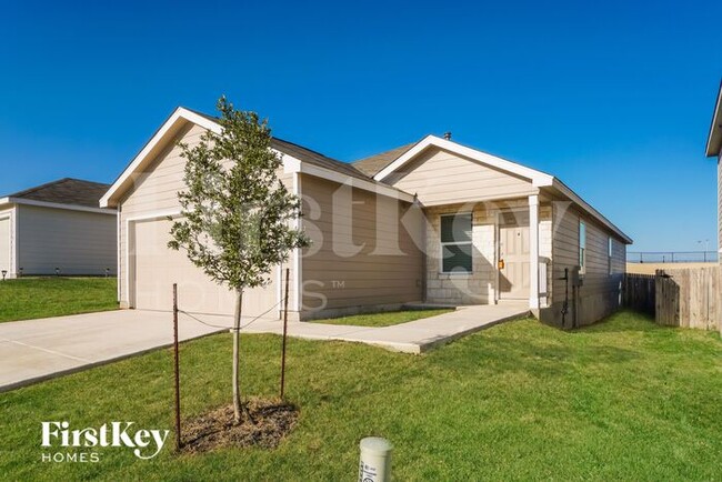 5163 Fowler Crst in Converse, TX - Building Photo - Building Photo