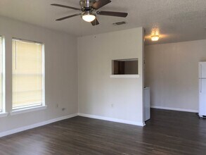 1810 N Gray St in Killeen, TX - Building Photo - Building Photo