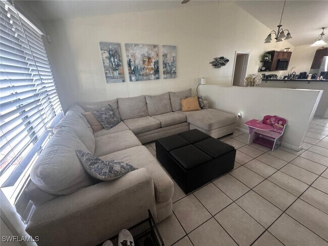 4515 Douglas Ln in Lehigh Acres, FL - Building Photo - Building Photo