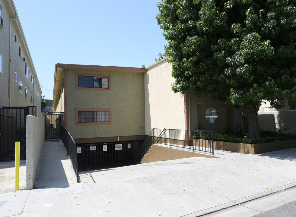 Collins Apartments in Tarzana, CA - Building Photo