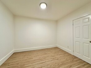 412 35th Ave S-Unit -414 35th Ave S in Seattle, WA - Building Photo - Building Photo