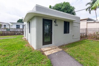 1281 NE 110th St in Miami, FL - Building Photo - Building Photo