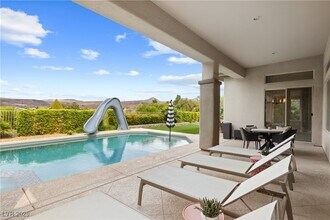 34 Isleworth Dr in Henderson, NV - Building Photo - Building Photo