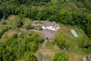 10 Sunny Ridge Rd in Washington, CT - Building Photo