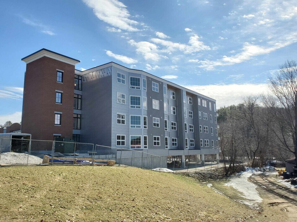 195 Mechanic St in Lebanon, NH - Building Photo
