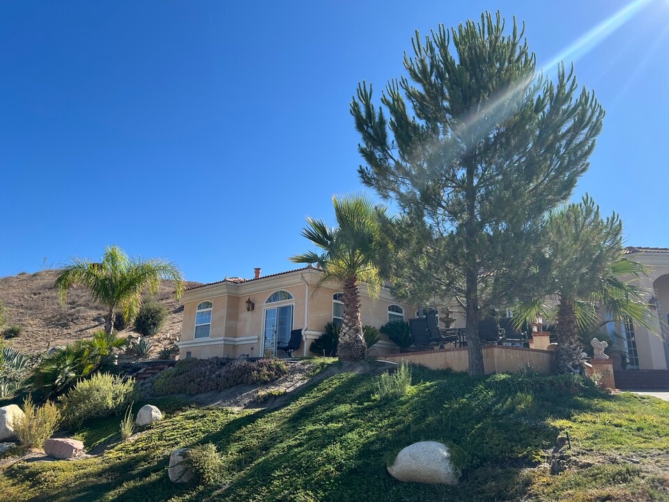 30926 Sunrise Hills Rd in Santa Clarita, CA - Building Photo