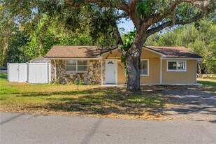 8623 Parkway Cir in Riverview, FL - Building Photo