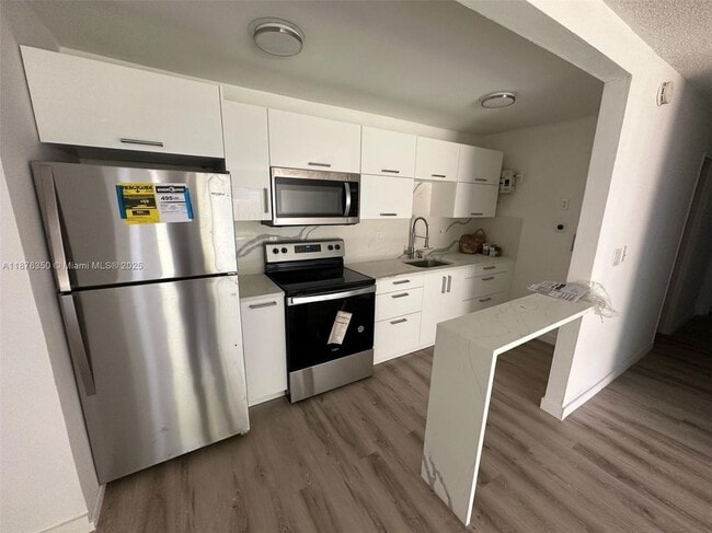 4174 NW 79th Ave in Doral, FL - Foto de edificio - Building Photo