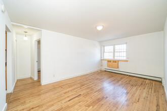 6016 86th St in Middle Village, NY - Building Photo - Building Photo