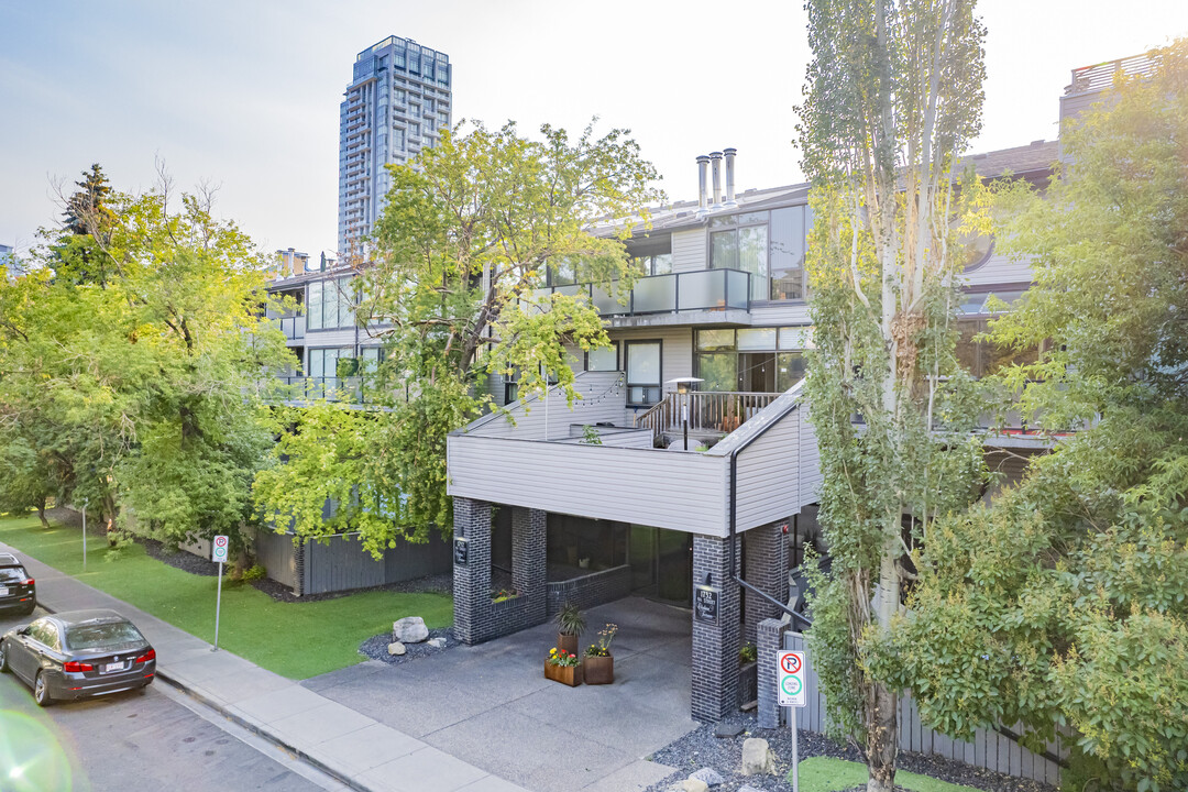 Chelsea Terrace Condominium in Calgary, AB - Building Photo