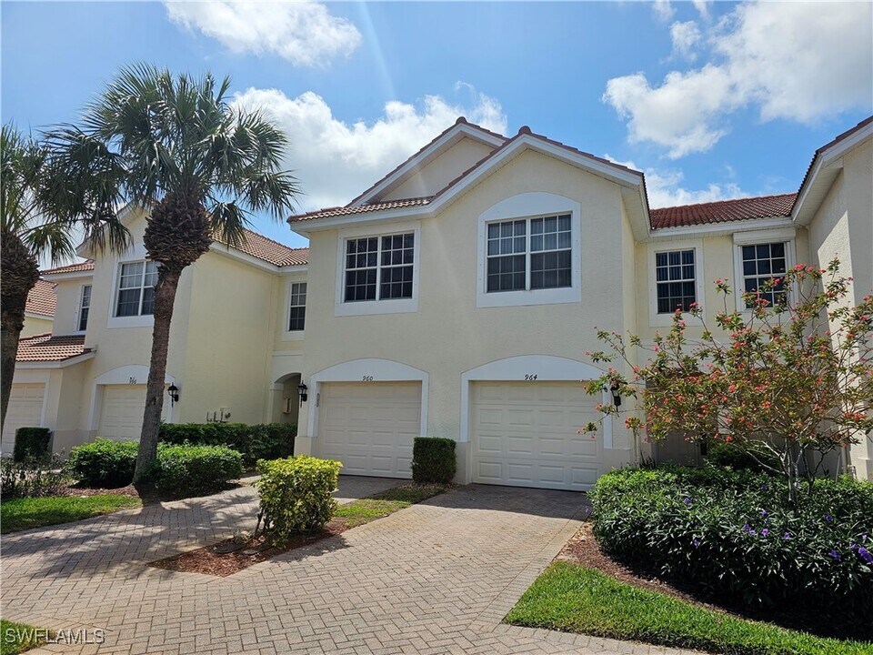 960 Hampton Cir in Naples, FL - Building Photo