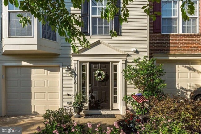 10106 Sir Reynard Ln in Linton Hall, VA - Building Photo - Building Photo