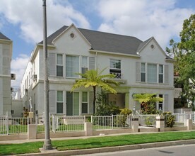 133 S Crescent Dr in Beverly Hills, CA - Building Photo - Building Photo
