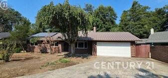 144 Belindy Cir in Grants Pass, OR - Building Photo