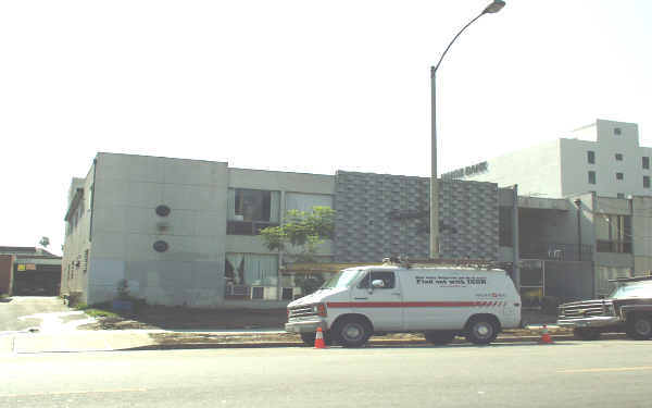 137 S Oxford Ave in Los Angeles, CA - Building Photo - Building Photo