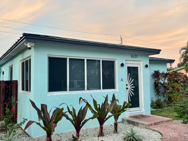 1631 Liberty St, Unit A in Hollywood, FL - Foto de edificio - Building Photo