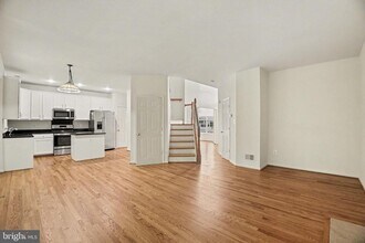 9308 Paul Dr in Manassas Park, VA - Foto de edificio - Building Photo