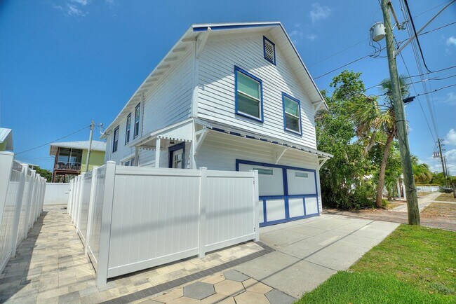 7401 1st Ave N in St. Petersburg, FL - Foto de edificio - Building Photo