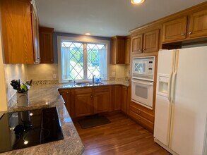 22 Beach Rd in Groton, CT - Building Photo - Building Photo