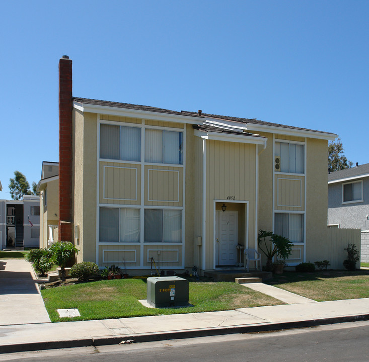 4852 Neely Cir in Huntington Beach, CA - Building Photo