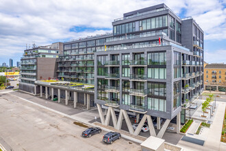 Queensway Park Condos in Toronto, ON - Building Photo - Building Photo